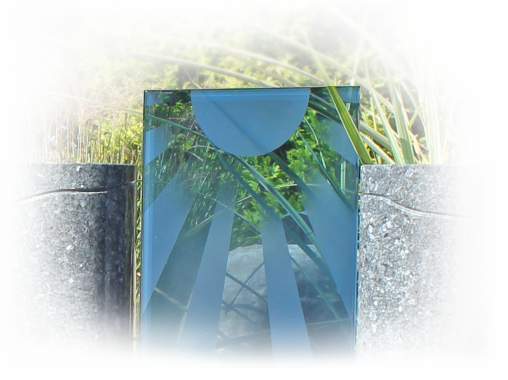 zandstralen glas bij gedenktekens