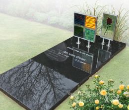 Grafzerk met glazen grafkunst