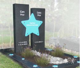 Kindergrafmonument met sterren van glas