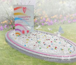 Kindermonument met glasparels en glasprint