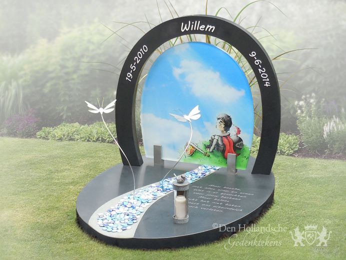 Compact kindermonument met tekening op glas foto 1