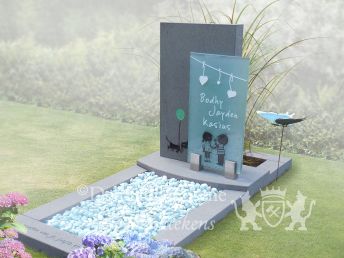 Glazen grafmonument met kinderboek figuren