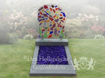 Grafmonument gekleurde glasfusion glasplaat