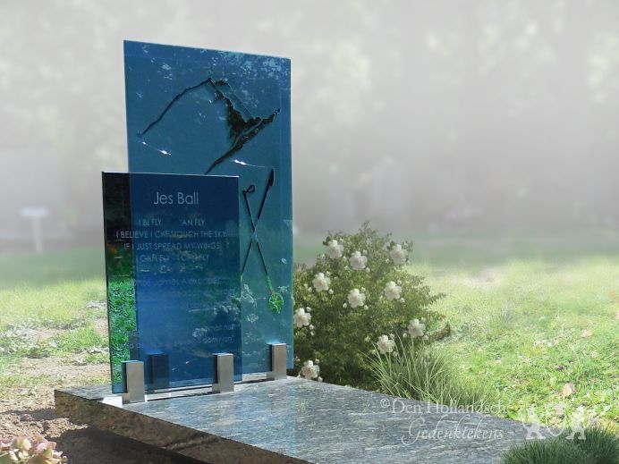 Blauw glas op een gedenkteken foto 1