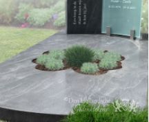 Grafmonument met gebogen lettersteen foto 4