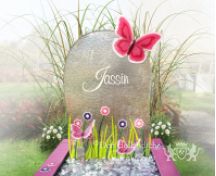 Kindermonument van glas met vlinders foto 1