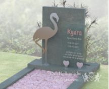 Kindermonument met flamingo van RVS foto 2