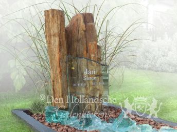 Natuurlijk grafmonument met gebrokkeld glas