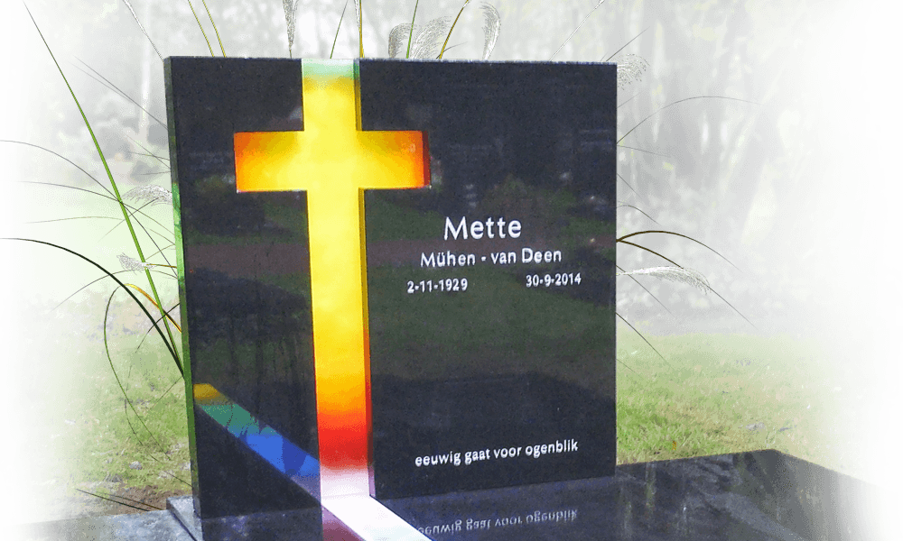 glazen grafsteen kruis van gekleurd glas glasfusing