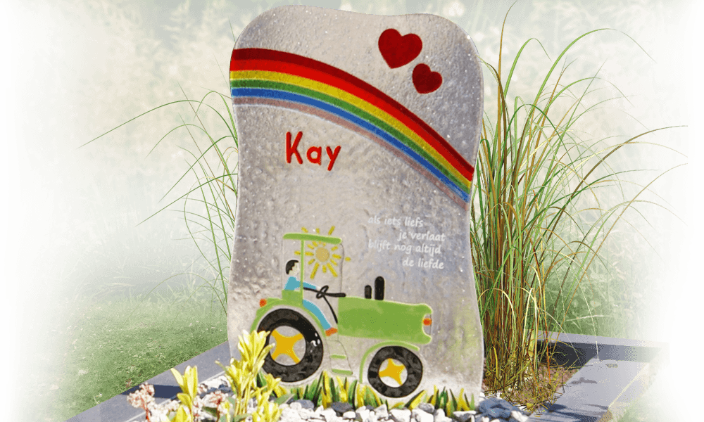 grafsteen baby met regenboog en hartje