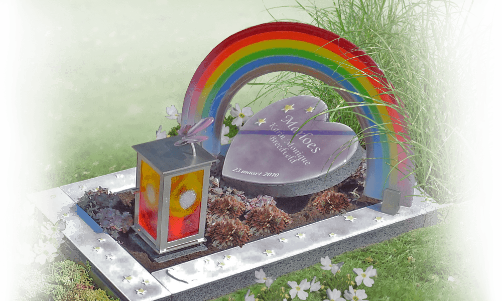 grafsteen baby met vlinders en regenboog