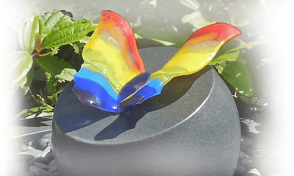 kindergraf glas met gekleurde vlinder